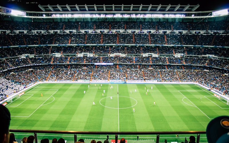 2024年巴黎奥运会主体育场鸟瞰效果图与标志